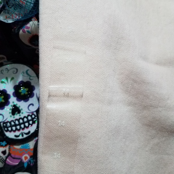 Capris - Picture 5 of 5